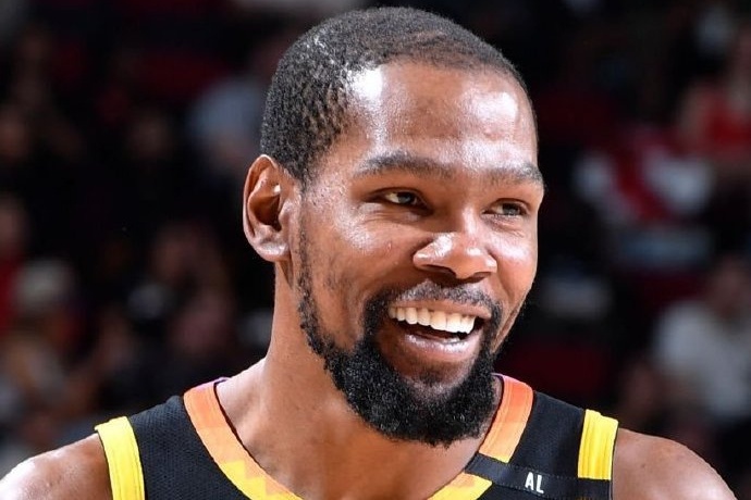 杜兰特最早将在下周被太阳交易，多队展开激烈争夺